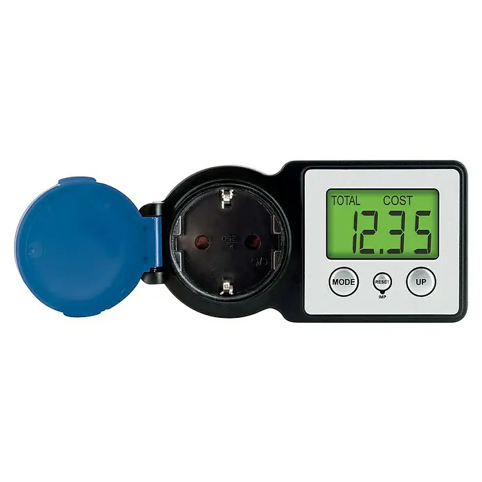 Schwaiger Energiekosten-Messgerät Außen - 230 W - Schwarzer Energiekostenmesser mit geöffneter blauer Schutzkappe über einer Steckdose und grünem Display 'TOTAL COST 12.35'.