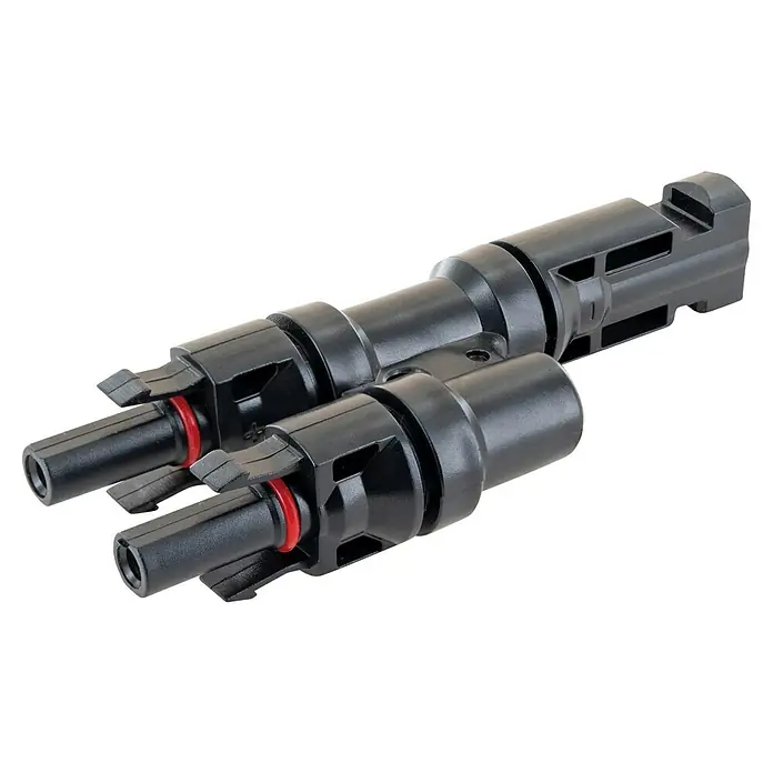 Schwaiger Adapter für Solarmodule 2in1 Stecker - 2 Stk. - Zwei schwarze Y-Verbindungs-Solarpanel-Stecker aus Kunststoff mit roten Dichtungen.