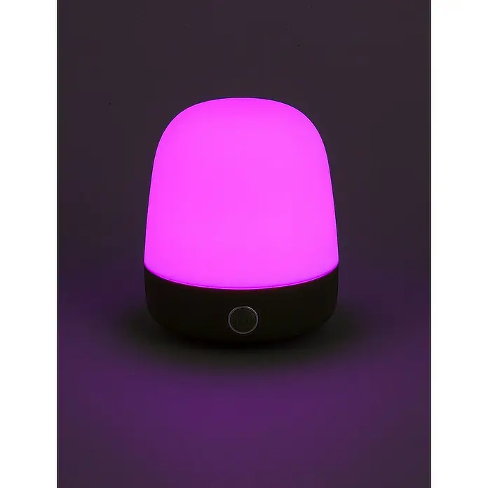 Starlux Akku-Tischleuchte Mini - L x B x H: 10 x 10 x 12 cm, Matcha Green, RGBW, 0,3 W, IP44 - Nahaufnahme einer LED-Nachttischlampe, die ein sanftes, pinkfarbenes Licht ausstrahlt und eine gemütliche Atmosphäre erzeugt.