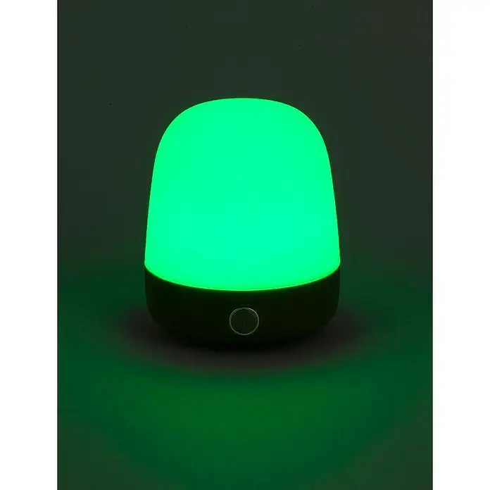 Starlux Akku-Tischleuchte Mini - L x B x H: 10 x 10 x 12 cm, Matcha Green, RGBW, 0,3 W, IP44 - Grüne Nachttischlampe mit einem runden Sockel und einem nach oben hin abgerundeten Schirm, der ein sanftes, grünes Licht ausstrahlt.