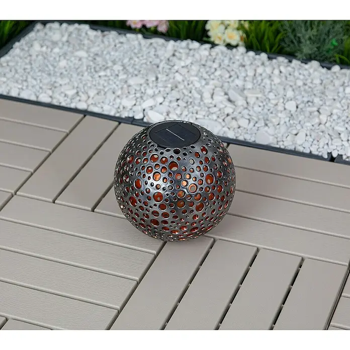 BAUHAUS Solar-Dekoleuchte Punkte - 0,06 W, L x B x H: 20 x 20 x 20 cm, Silber-Metallic/ Kupfergold, IP44 - Runde Solarleuchte mit durchbrochenem Muster und warmem Lichtschein für Garten oder Terrasse. Stimmungsvolle Beleuchtung im Außenbereich.