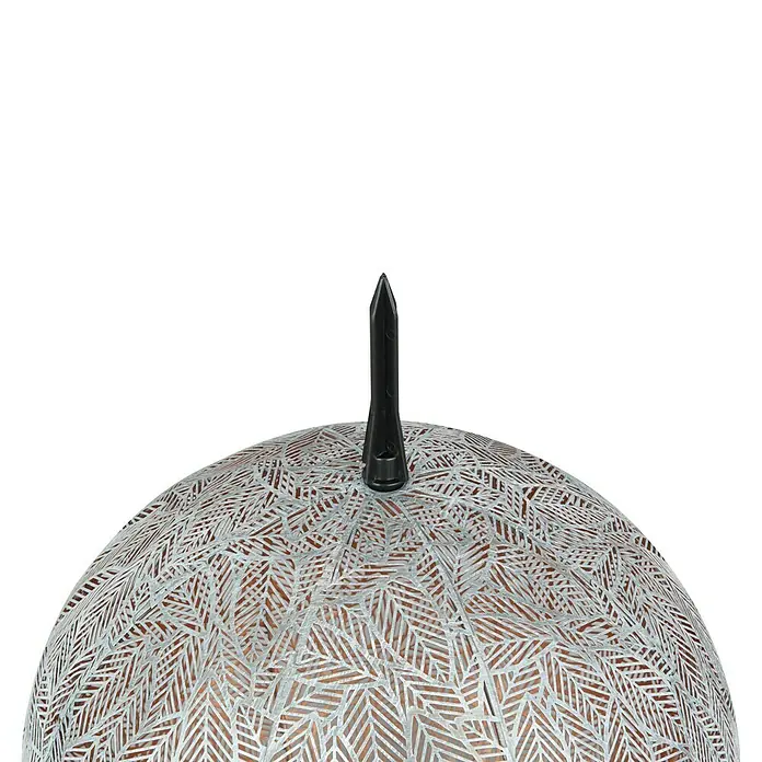 BAUHAUS Solar-Dekoleuchte Blätter - 0,5 W, L x B x H: 30 x 30 x 30 cm, Champagne, IP44 - Nahaufnahme eines eleganten Schirms mit filigranem Muster und schwarzer Spitze, perfekt für stilvolle Regenschutztage.