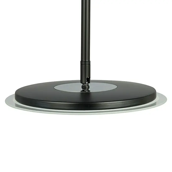Tween Light LED-Deckenfluter Alaska - 23,5 W, Höhe: 1,8 m, Schwarz, Warmweiß - Nahaufnahme des Sockels einer schwarzen Stehlampe. Elegantes Design für moderne Beleuchtung.