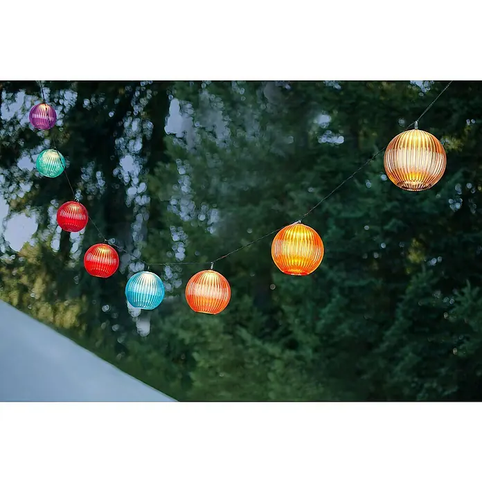 BAUHAUS LED-Solar-Lichterkette Balls - Außen, 510 cm, Warmweiß - Bunte Lichterkette mit kugelförmigen Lampen.