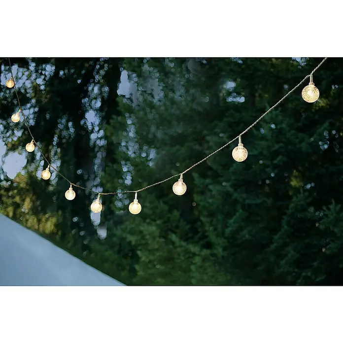 Starlux LED-Lichterkette - Innen, Lichtfarbe: Warmweiß - Stimmungsvolle Lichterkette mit glitzernden Kugellampen, die eine warme Atmosphäre im Garten oder auf der Terrasse erzeugt.