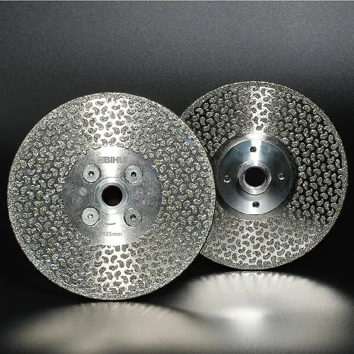 Bihui Diamant-Trennscheibe DCWME5 - Durchmesser: 125 mm, M 14 - Zwei silbergraue Diamantschleifscheiben mit abrasiver Oberfläche.