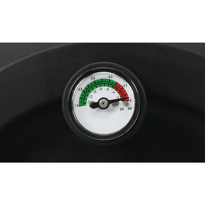 Bihui Saugheber SCBC8 - Tragkraft: 130 kg, Akkuspannung: 3,7 V - Nahaufnahme eines Vakuummessgeräts mit einer Nadel, die auf 0 psi/bar zeigt, eingebettet in eine schwarze Oberfläche.