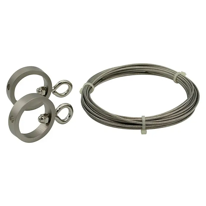 Expo Ambiente Seilspanner Ring - Länge: 5 m, Edelstahloptik - Das Bild zeigt ein Set aus zwei Metallringen mit Ösen und ein gebündeltes Stahlseil, vermutlich für Aufhängungen oder Befestigungen.