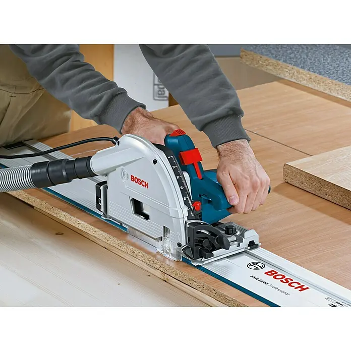 Bosch Professional Führungsschiene FSN 1100 - Länge: 1.100 mm - Der Bosch Tauchsäge GKT 55 GCE mit Führungsschiene FSN 1100 Professional für präzise Schnitte in Holzwerkstoffen.
