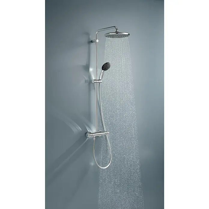 Grohe Vitalio Start Sistema de ducha - Altura: 101,6 cm, Con termóstato, Número de tipos de chorro: 2 ud., Cromo - Columna de ducha cromada con cabezal de ducha tipo lluvia y teleducha rociando agua.