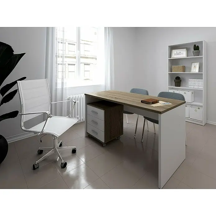 Meka Block Cajonera con ruedas K-906 - L x An x Al: 44 x 45,5 x 58 cm, Roble Cortez/Blanco, Número de cajones: 3 ud. - Una oficina luminosa con un escritorio moderno con tablero de madera, patas blancas y un armario con ruedas, junto con una silla de oficina blanca.