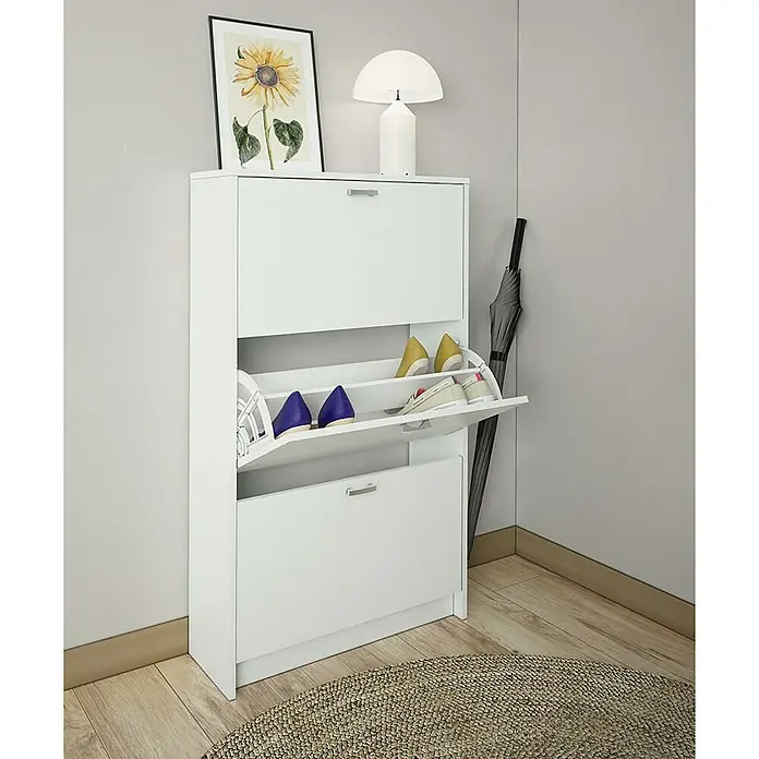Meka Block Zapatero K-30 - L x An x Al: 25 x 70 x 120 cm, Blanco, Número de compartimentos: 3 ud. - Zapatero blanco con dos compartimentos de almacenamiento, uno de ellos abierto, y adornos encima.