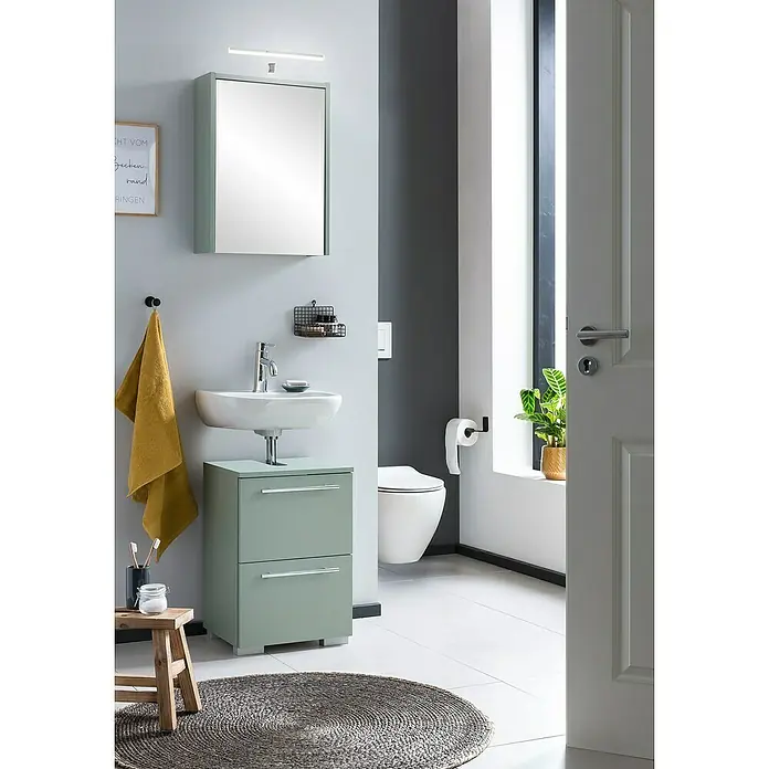 Schildmeyer LED-Spiegelschrank Carlos/Flag - B x H: 43,5 x 64 cm, Holz, Pistazie - Salbeigrüner Badschrank und Spiegelschrank in einem modernen Badezimmer.