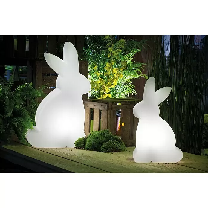 8 Seasons Design Shining LED-Solar-Dekoleuchte Rabbit - Weiß, L x B x H: 16 x 45 x 79 cm - Stimmungsaufnahme