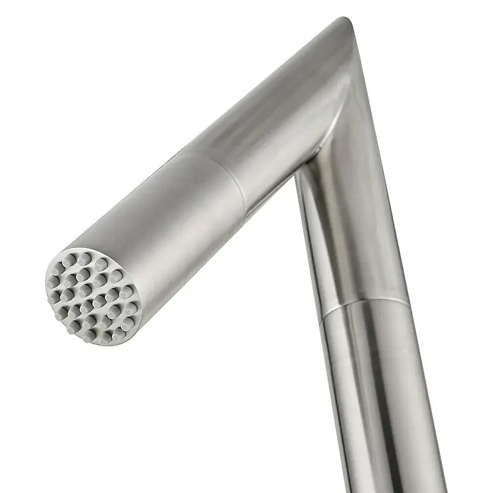 Imex Poolimex Ducha de piscina Oklahoma - 201 cm, Acero inoxidable, Cromo - Primer plano de un grifo moderno de plata mate con un cabezal de ducha único diseñado para una suave dispersión del agua.
