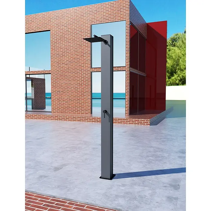 Imex Poolimex Ducha de piscina Phoenix - 222 cm, Aluminio, Gris cobalto - Ducha de exterior con cabezal de ducha cuadrado y grifo. La ducha de jardín es gris y está frente a una casa moderna.
