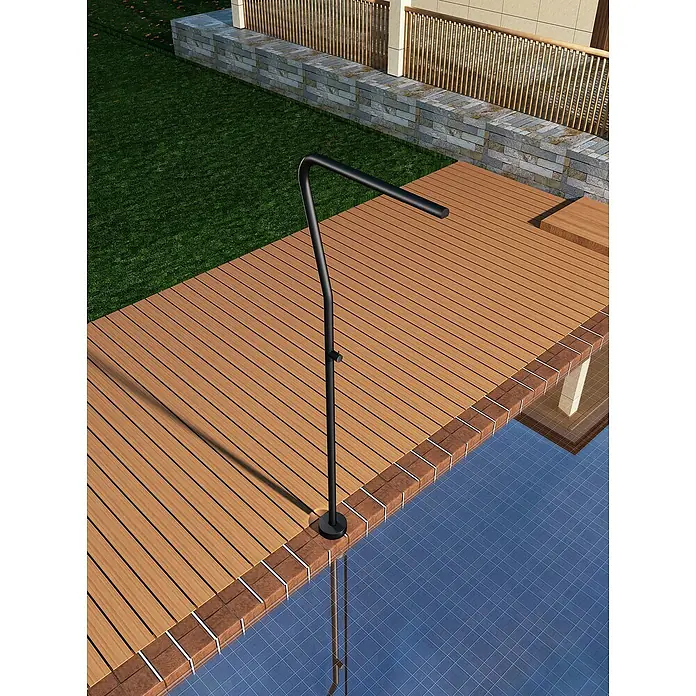 Imex Poolimex Ducha de piscina Nevada - 218,5 cm, Acero inoxidable, Negro mate - Moderna ducha de piscina negra sobre una plataforma de madera con vistas a la piscina, un complemento ideal para su piscina.