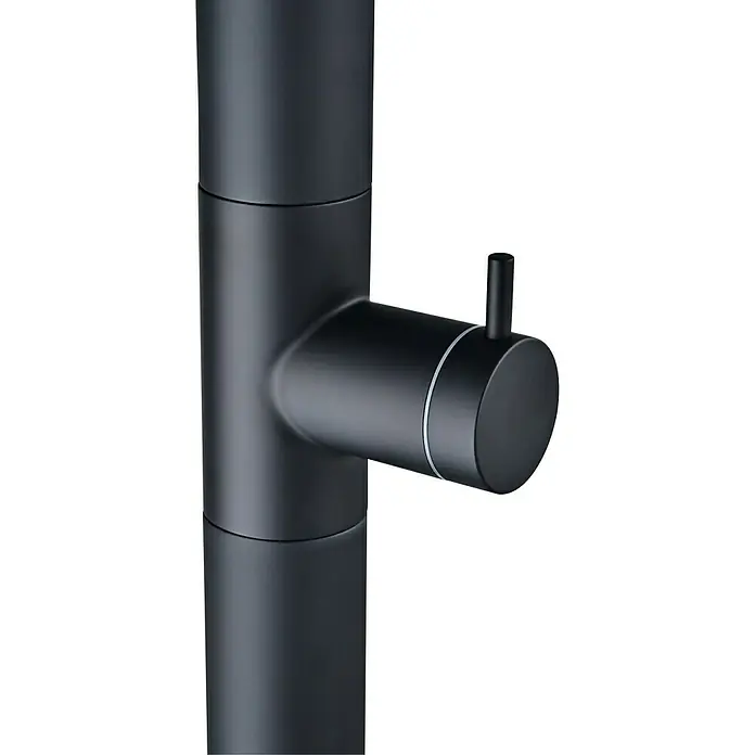 Imex Poolimex Ducha de piscina Nevada - 218,5 cm, Acero inoxidable, Negro mate - Primer plano de un elegante grifo negro mate con mango cilíndrico y un sutil anillo plateado. Ideal para baños modernos.