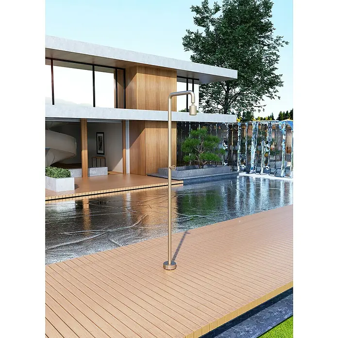 Imex Poolimex Ducha de piscina Pool - 235 cm, Acero inoxidable, Moka - Ducha exterior de metal cerca de una moderna casa de piscina. La ducha tiene un diseño elegante con un cabezal de ducha redondo.