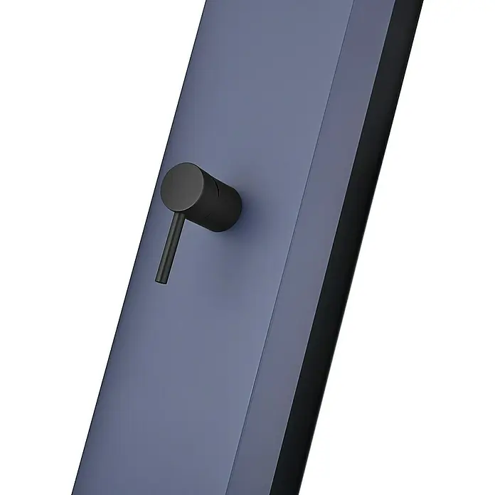 Imex Poolimex Ducha de piscina Phoenix - 222 cm, Aluminio, Azul océano - Primer plano de un panel de ducha azul con grifo negro, que muestra un diseño de baño moderno y elegante.