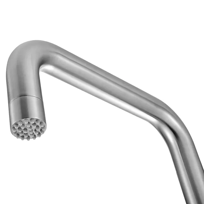 Imex Poolimex Ducha de piscina Utah - 236 cm, Acero inoxidable, Cromo - Primer plano de un grifo moderno curvo de acero inoxidable cepillado con aireador para un flujo de agua suave.