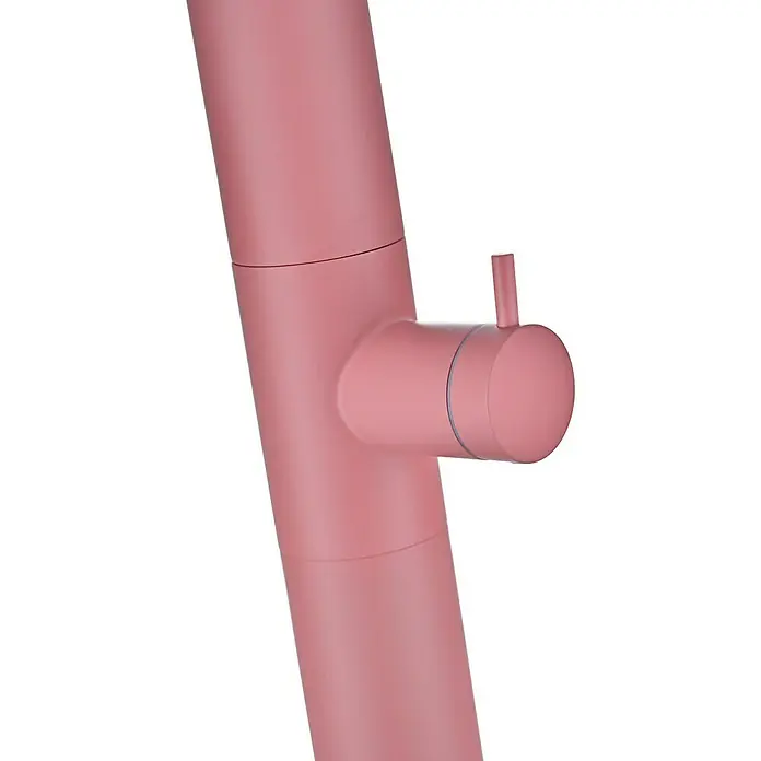Imex Poolimex Ducha de piscina Utah - 236 cm, Acero inoxidable, Rosa coral - Primer plano de un grifo rosa moderno con un diseño elegante y mango cilíndrico, que combina funcionalidad con estética.