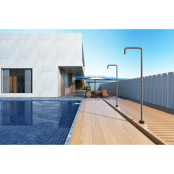Imex Poolimex Ducha de piscina Utah - 236 cm, Acero inoxidable, Gris cobalto - Ducha exterior moderna de acero inoxidable junto a una piscina, combinando lujo y comodidad. Ideal para el jardín.