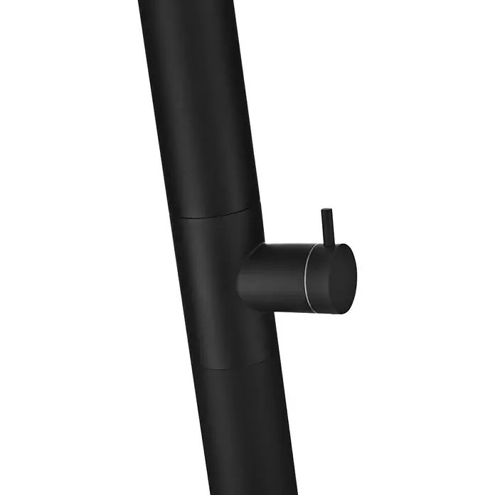 Imex Poolimex Ducha de piscina Utah - 236 cm, Acero inoxidable, Negro mate - Primer plano de un grifo negro con mango redondo y acabado elegante, ideal para baños y cocinas modernas.