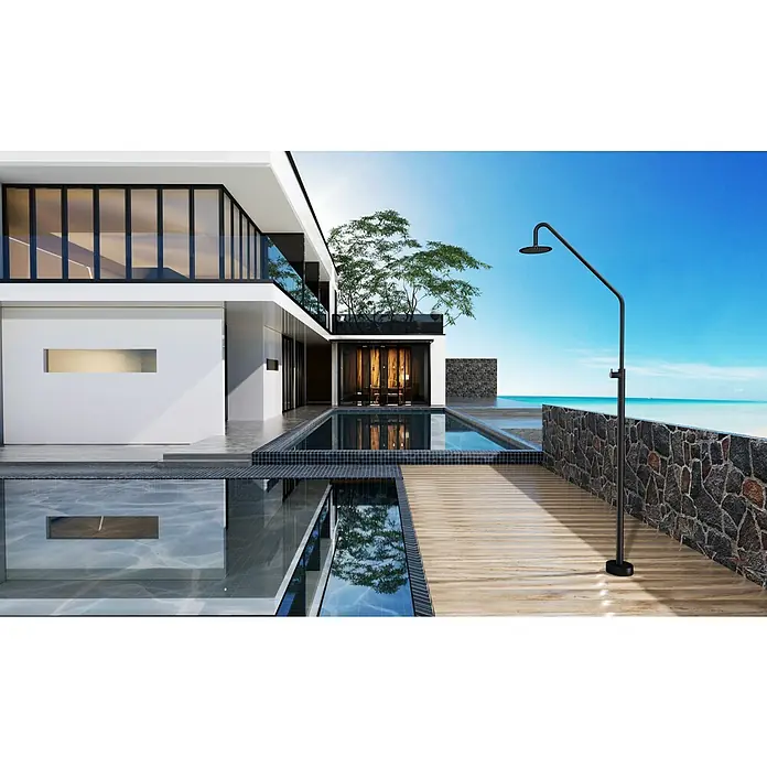 Imex Poolimex Ducha de piscina Alaska - 225 cm, Acero inoxidable, Negro mate - Esta imagen muestra una moderna ducha exterior con un diseño negro elegante, perfecta para la zona de la piscina de una lujosa casa de playa.