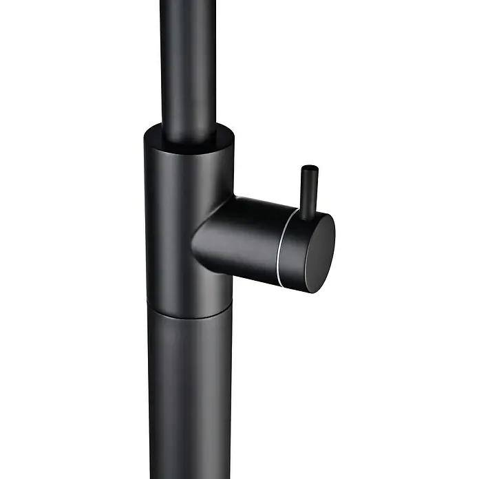 Imex Poolimex Ducha de piscina Alaska - 225 cm, Acero inoxidable, Negro mate - Primer plano de un grifo negro con mango redondo, que muestra un diseño moderno y materiales de calidad.