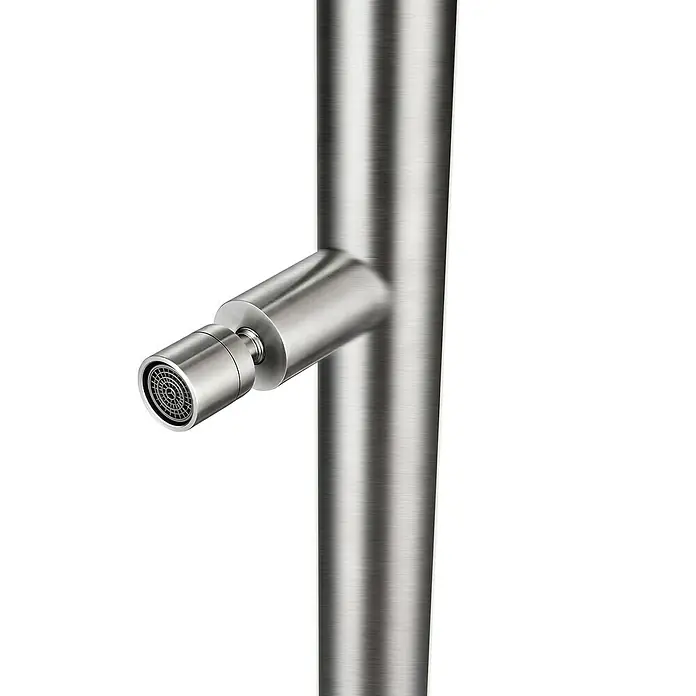 Imex Poolimex Ducha de piscina Dakota - 232 cm, Acero inoxidable, Cromo - Primer plano de un grifo plateado moderno con un diseño minimalista, ideal para baños elegantes.