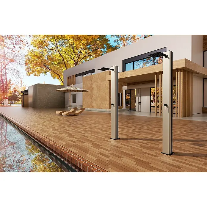 Imex Poolimex Ducha de piscina Phoenix - 222 cm, Aluminio, Moka - Imagen de dos modernas duchas exteriores en una lujosa área de piscina.