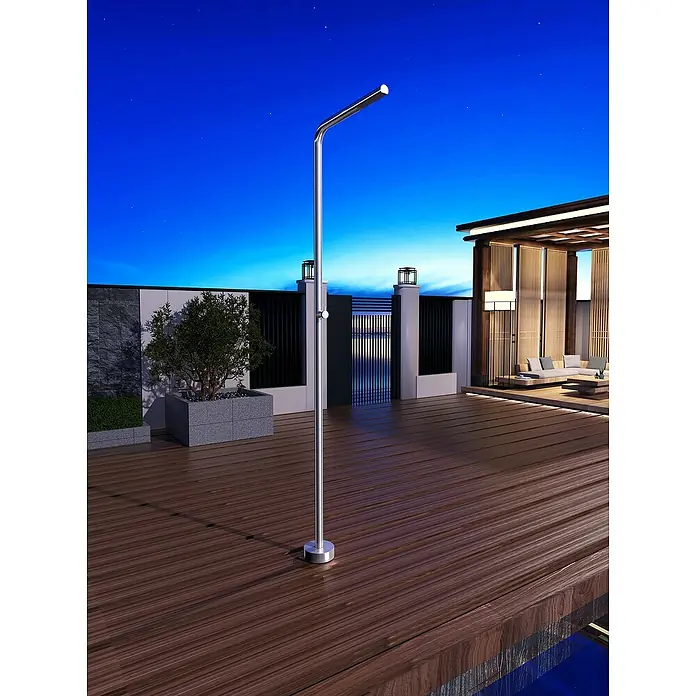 Imex Poolimex Ducha de piscina Texas - 220 cm, Acero inoxidable, Cromo - Ducha exterior moderna de acero inoxidable sobre una cubierta de madera con piscina, ideal para jardín.