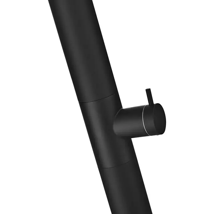 Imex Poolimex Ducha de piscina Oklahoma - 201 cm, Acero inoxidable, Negro mate - Primer plano de un elegante grifo negro con un diseño minimalista. Perfecto para cocinas y baños modernos.