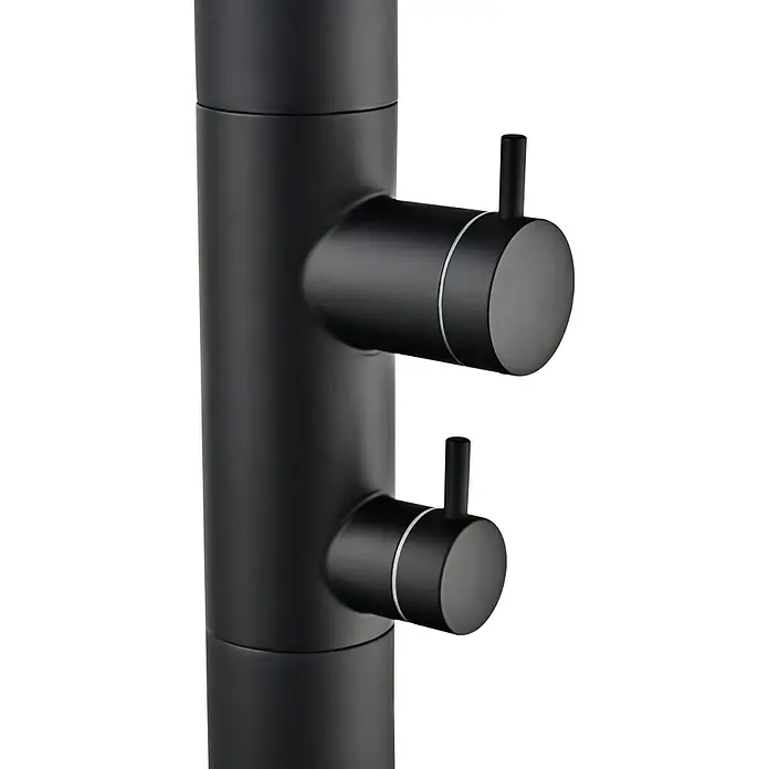 Imex Poolimex Ducha de piscina Michigan - 240 cm, Acero inoxidable, Negro mate - Primer plano de un elegante grifo negro mate con manijas cilíndricas, que encarna el diseño moderno.