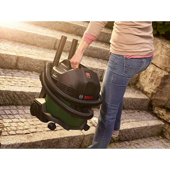 Bosch Elektro-Nass- & Trockensauger UniversalVac 15 - 1.000 W, Max. Unterdruck: 24.000 Pa, 15 l - Die Bosch Nass-Trockensauger sind leicht zu tragen. Ideal für Haus und Garten, mit viel Zubehör, um jede Oberfläche zu reinigen.