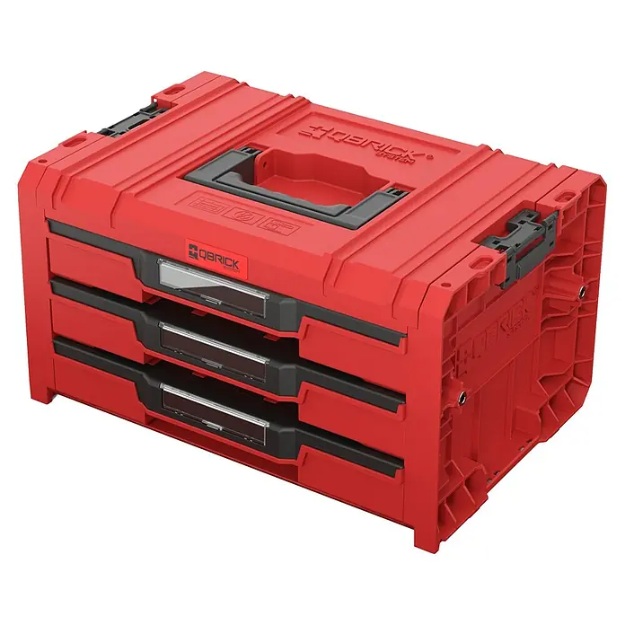 Qbrick System Werkzeugkasten Pro Drawer 2.0 - L x B x H: 45 x 31 x 24,4 cm, Traglast: 12 kg, Polypropylen - Rotes und schwarzes modulares Werkzeugaufbewahrungssystem aus Kunststoff mit drei Schubladen und einem oberen Griff.
