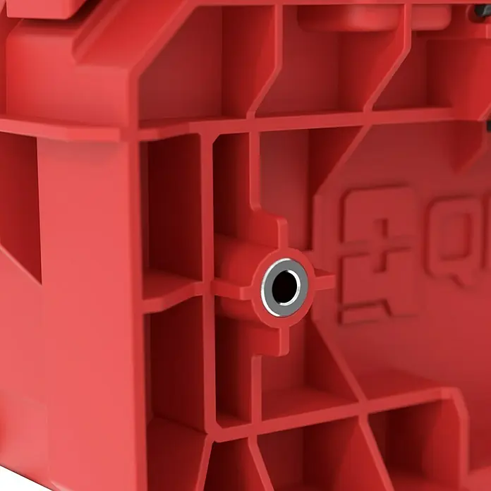 Qbrick System Werkzeugkasten Pro Modular Tray - L x B x H: 46,5 x 31 x 36,7 cm, Traglast: 18 kg, Polypropylen - Rotes, modulares Kunststoffteil mit silbernem Verbindungsring und geprägtem „Q“-Logo.