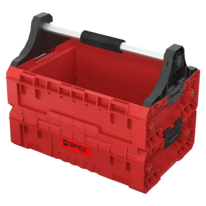 Qbrick System Werkzeugkasten Pro Modular Tray - L x B x H: 46,5 x 31 x 36,7 cm, Traglast: 18 kg, Polypropylen - Rote stapelbare Kunststoff-Werkzeugkiste mit silbernem Griff und schwarzem Halt.