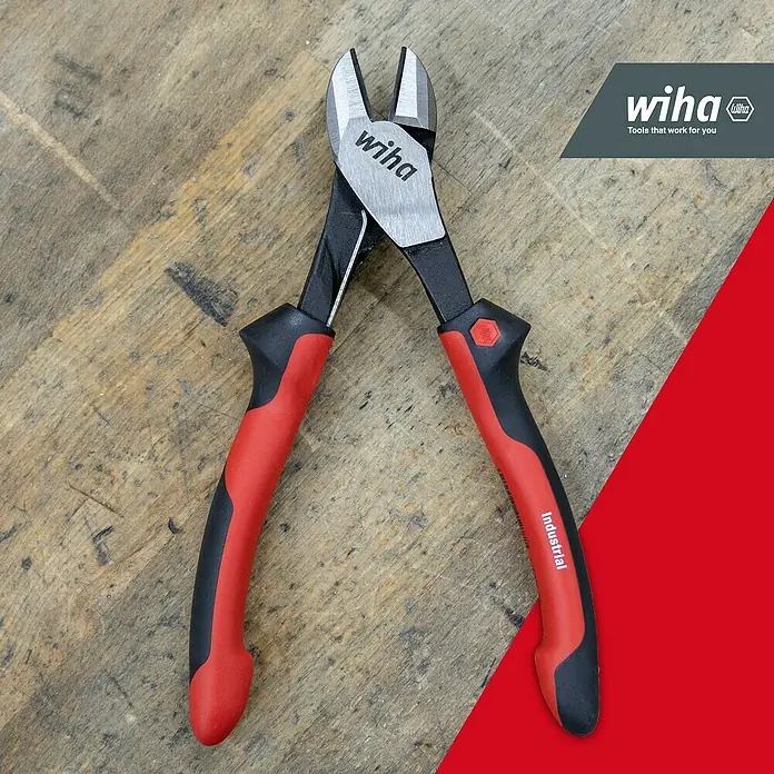 Wiha Seitenschneider Industrial - Länge: 20 cm - Rote und schwarze Wiha Industrieseitschneider auf Holzoberfläche.