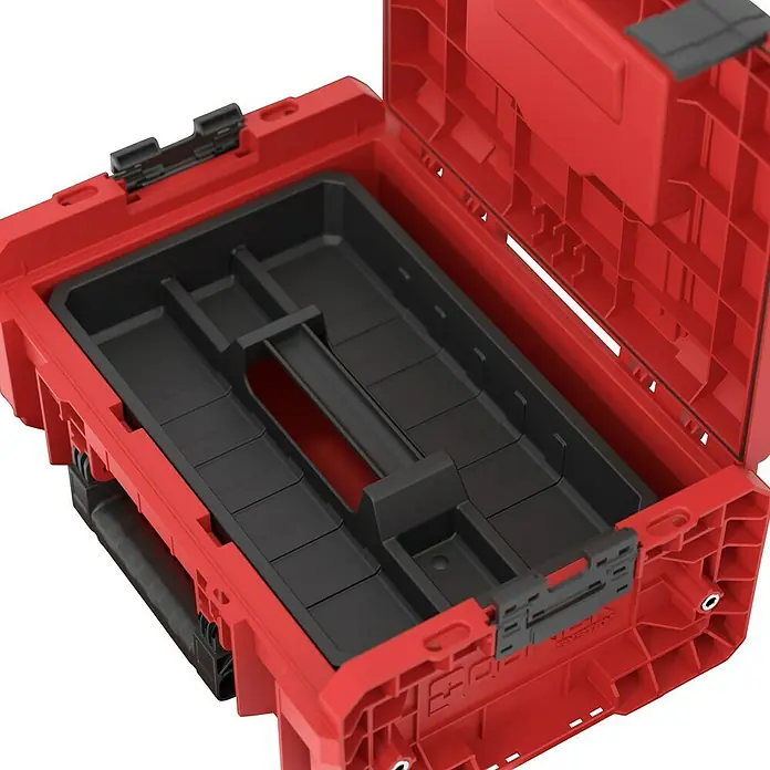 Qbrick System Maschinenkoffer Pro Technician 2.0 - L x B x H: 45 x 33,2 x 17,1 cm, Traglast: 20 kg, Polypropylen - Offene rote Werkzeugkiste mit einer schwarzen, unterteilten Innenschale zur Werkzeugaufbewahrung.