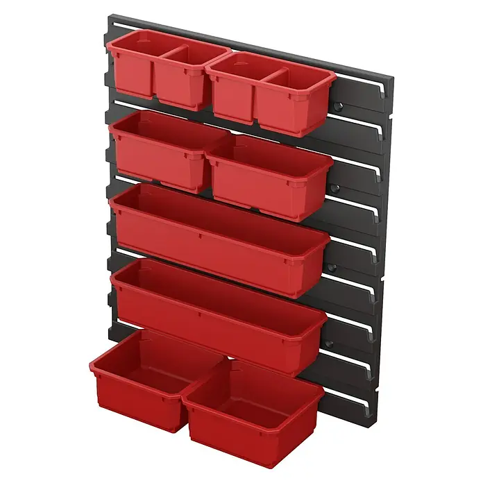 Qbrick System Kleinteileeinsatz - L x B x H: 38,5 x 34,5 x 7,5 cm, Anzahl Fächer: 6 Stk. - Wandmontiertes Aufbewahrungssystem mit roten Kunststoffbehältern auf einem schwarzen Organizer.