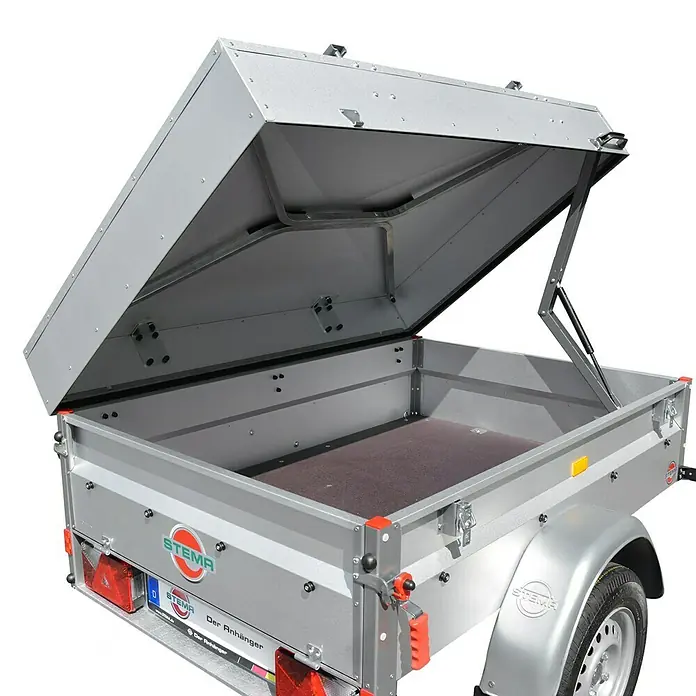 Stema Anhänger Basic 550 mit Metalldeckel - Nutzlast: 396 kg, Einachser, Kasteninnenmaß: 154 x 108 x 33 cm, Ungebremst - Offener Stema Anhänger mit Deckel für Transport.