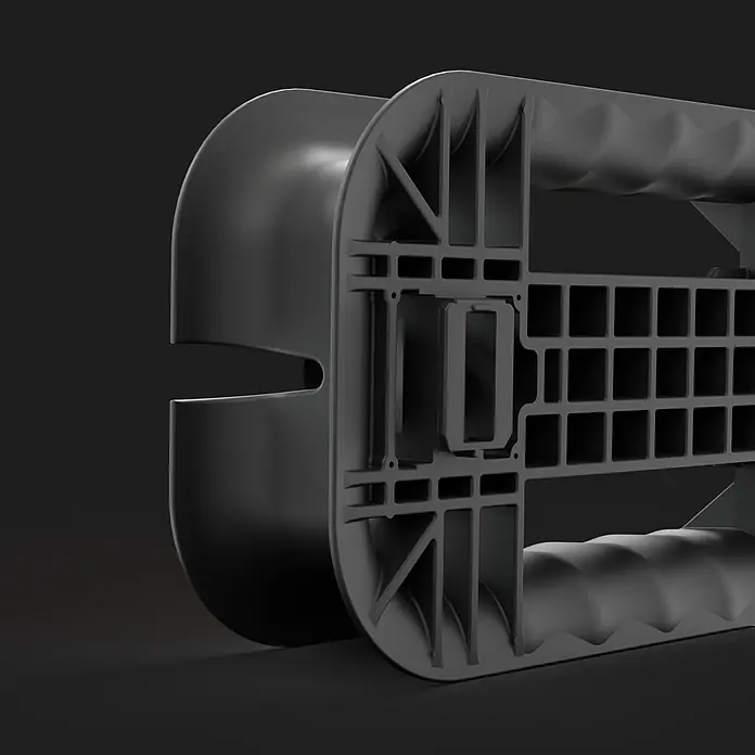 Qbrick System Kabelroller Kabelaufroller mit Elektroleiste - L x B x H: 33,3 x 19,7 x 9,2 cm - Dunkelgraues Kunststoffprofil im Querschnitt mit Innenkammern und strukturellen Verstärkungen, geeignet für den Bau.