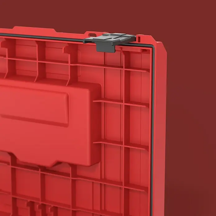 Qbrick System Maschinenkoffer Pro Technician 2.0 - L x B x H: 45 x 33,2 x 17,1 cm, Traglast: 20 kg, Polypropylen - Innenansicht einer roten Kunststoff-Aufbewahrungsbox mit schwarzer Dichtung und grauem Verschluss, zeigt Innenstruktur.