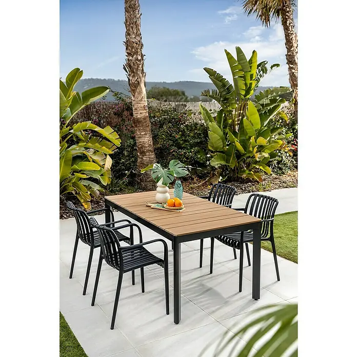 Sunfun Mesa de jardín Bellua - L x An x Al: 172 x 100 x 74 cm, Aluminio/Polywood, Antracita/Natural - Mesa de jardín con cuatro sillas. El conjunto consta de una mesa con tapa de madera y cuatro sillas negras, ubicada en el jardín.