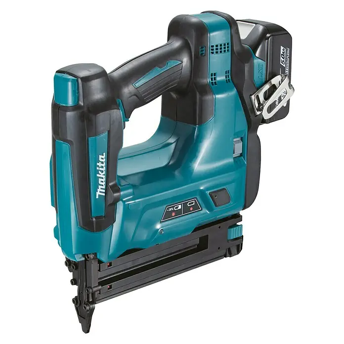 Makita LXT 18V Akku-Nagler DBN500RTJ - 18 V, 2 Akkus, 5 Ah, Länge Nagel: 15 mm - 50 mm - Akkubetriebener Makita Nagler für Profis. Ideal für den Einsatz im Bau- und Ausbaubereich. Hohe Leistung und präzise Ergebnisse garantiert.