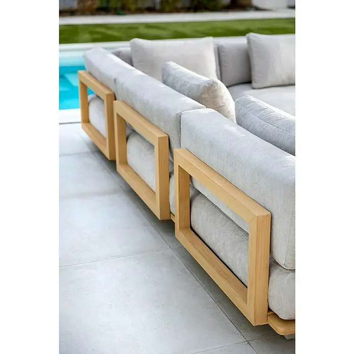 Sunfun Loungemöbel-Set Camelia - 7 -tlg., Aluminium, Polyester, Hellgrau/Holzoptik - Elegante Gartenmöbel: Ein modernes Sofa mit Holzrahmen und hellgrauen Polstern, ideal für entspannte Stunden im Freien.