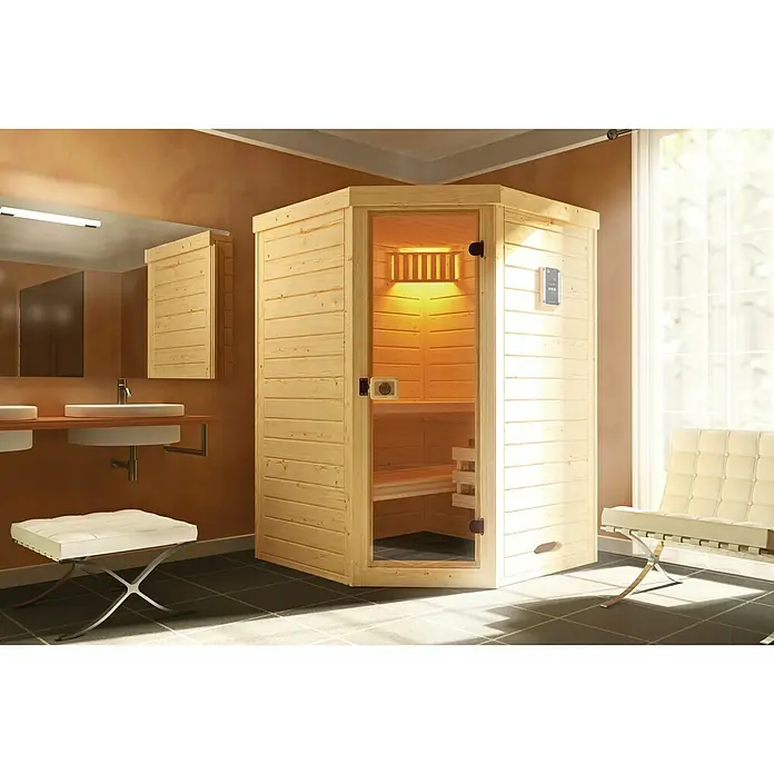 Weka Massivholzsauna Laukkala 1 GT - Ohne Ofen, L x B x H: 144 x 144 x 200 cm, Inkl. Spezial-Saunenleuchten-Set - Abgebildet ist eine moderne Ecksauna aus hellem Holz mit Glastür, die durch ihr schlichtes Design und die integrierte Beleuchtung überzeugt.