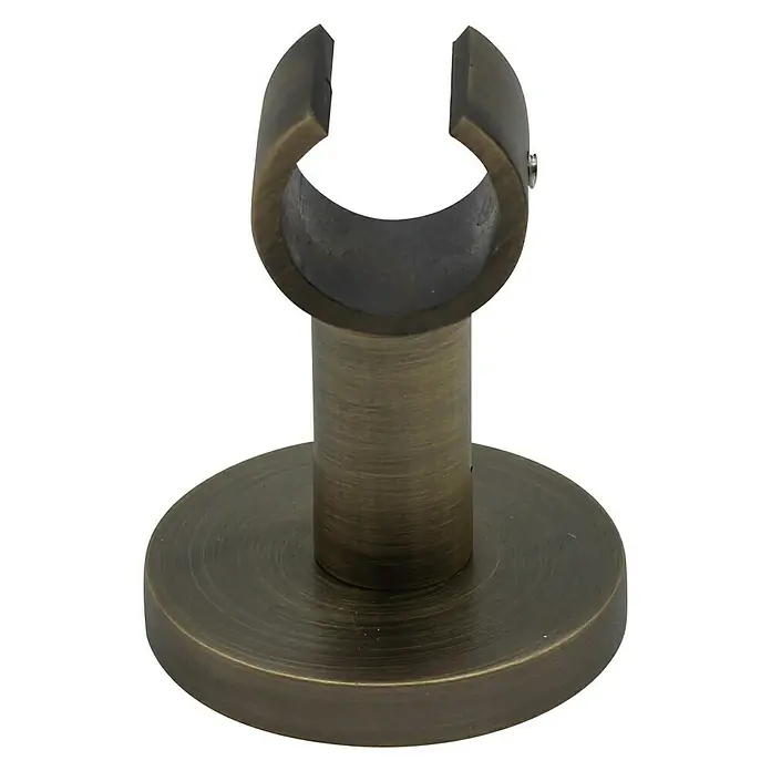 Expo Ambiente Deckenträger Klassik - Brüniert, Geeignet für: Gardinenstangen Ø 20 mm - Nahaufnahme einer Vorhangstangenhalterung aus Metall mit einem antiken Messingfinish. Das Design umfasst einen kreisförmigen Sockel und eine U-förmige Halterung zur Stangenaufnahme.